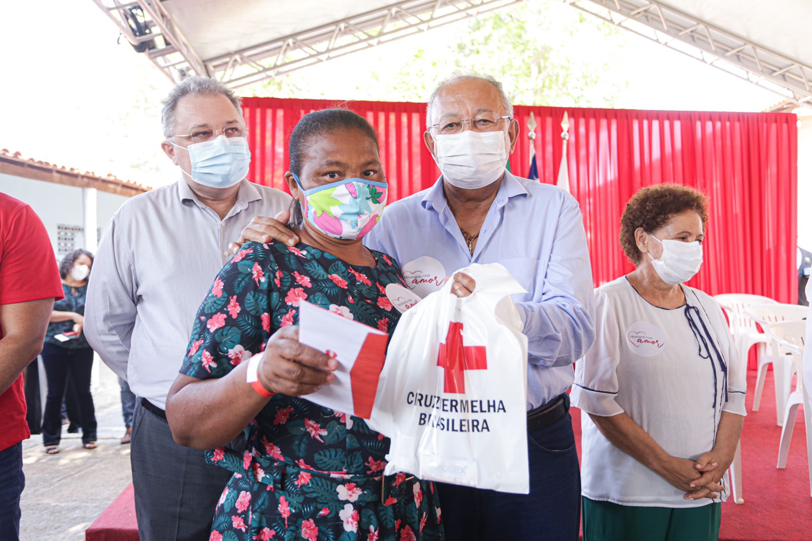 Dr. Pessoa e Governador participaram da entrega de cartões alimentação para famílias carentes de Teresina