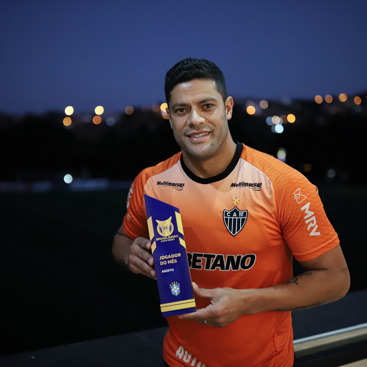 “Jogador do mês” do Brasileirão doa dez toneladas de alimentos a instituições sociais