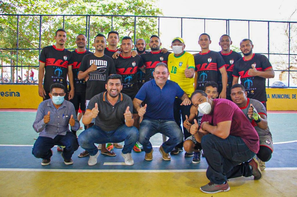  Doutor Pessoa e Jeová Alencar entregam quadra de esportes do bairro Risoleta Neves