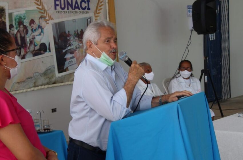  Senador Elmano participa da missa pelos 32 anos da FUNACI