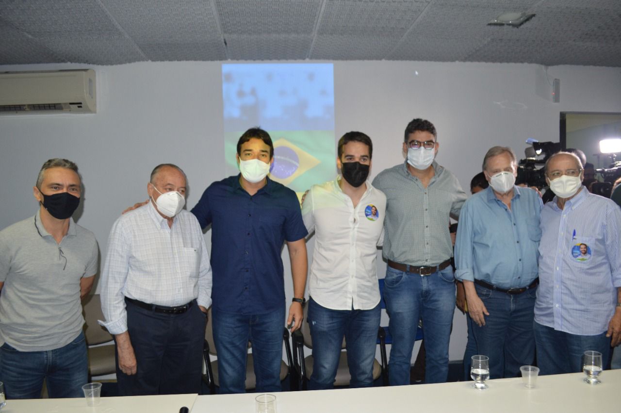 Presidneciável Eduardo Leite participa de encontro em Teresina