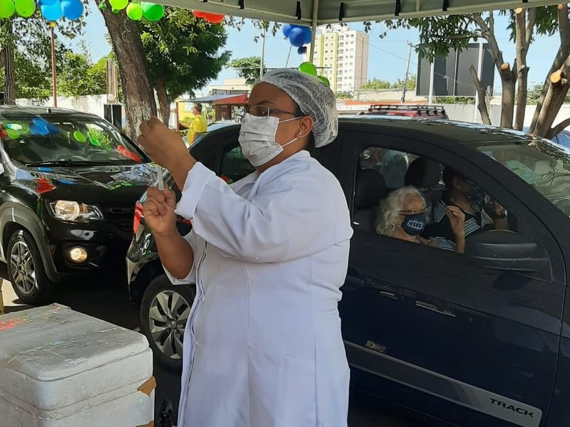 Teresina inicia vacinação para adolescentes de 13 anos