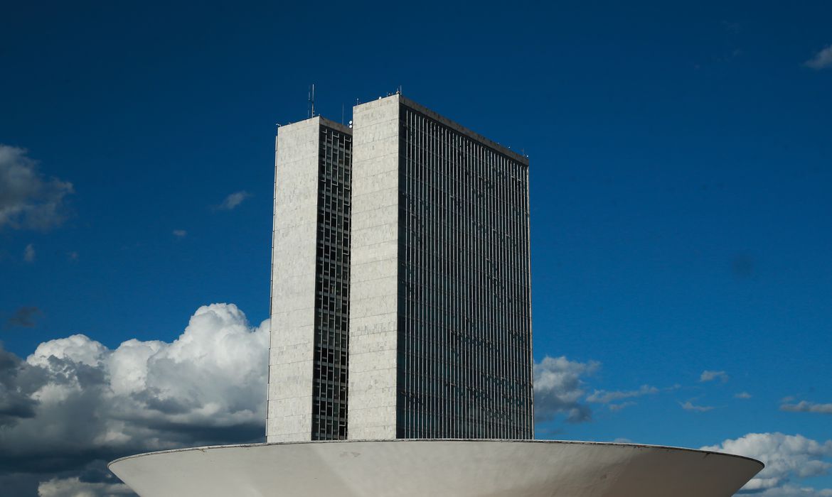 Seis novos Deputados federais assumem o mandato de hoje(01)