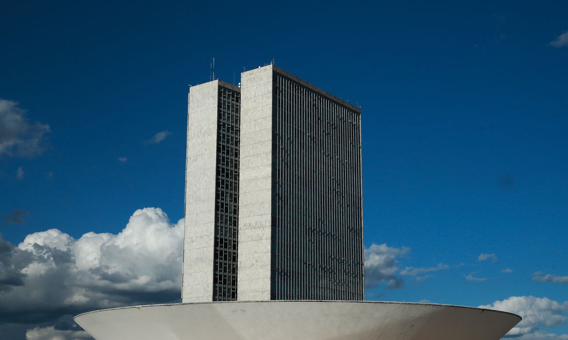 Câmara aprova projeto que proíbe alteração ou edição de textos da Bíblia