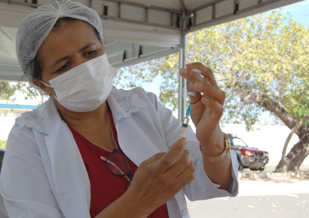 Teresina está vacinando hoje(01) com 2ª dose pessoas a partir de 25 anos