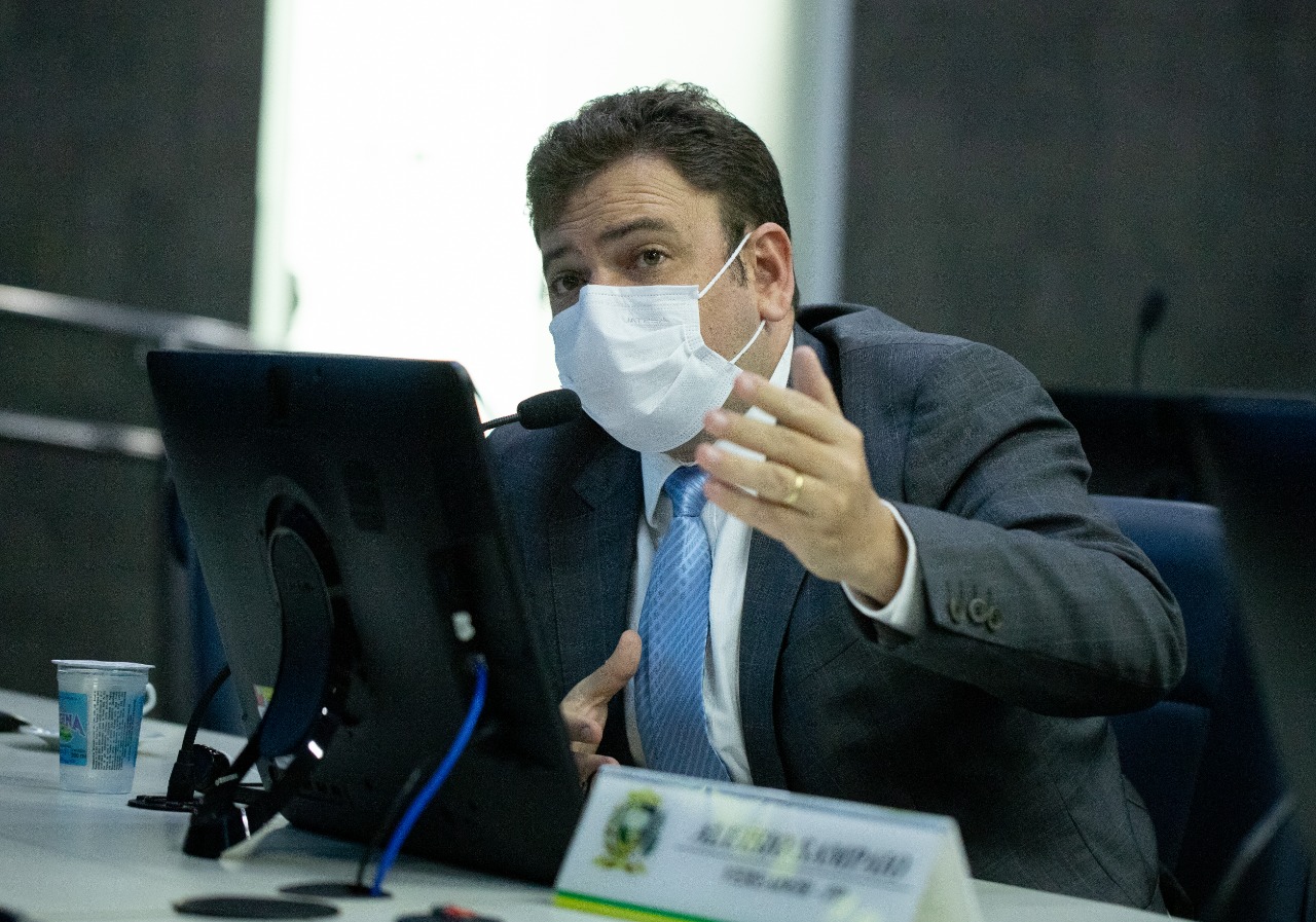 Vereador Aluísio crítica decreto do Governo e defende manutenção de atividades