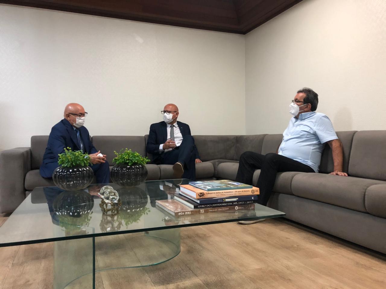 Tribunal de Justiça e Ministério Público doam prédios para a prefeitura de Alto Longá