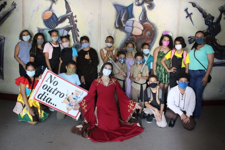  Alunos das escolas municipais exibem Produções artísticas no Theatro 4 de Setembro
