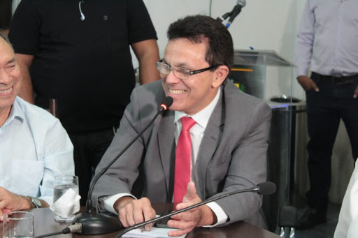 Deputados aprovam criação de Secretaria para José Santana