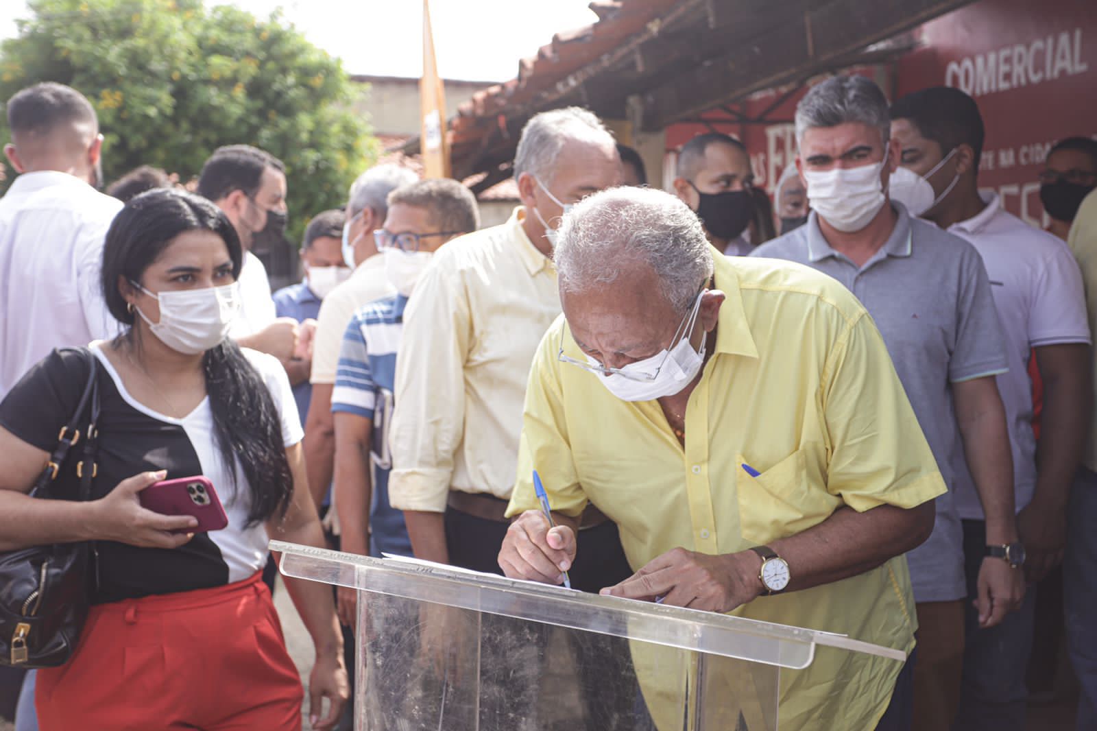 Dr Pessoa assina ordem de serviço do Novo Mercado do Renascença