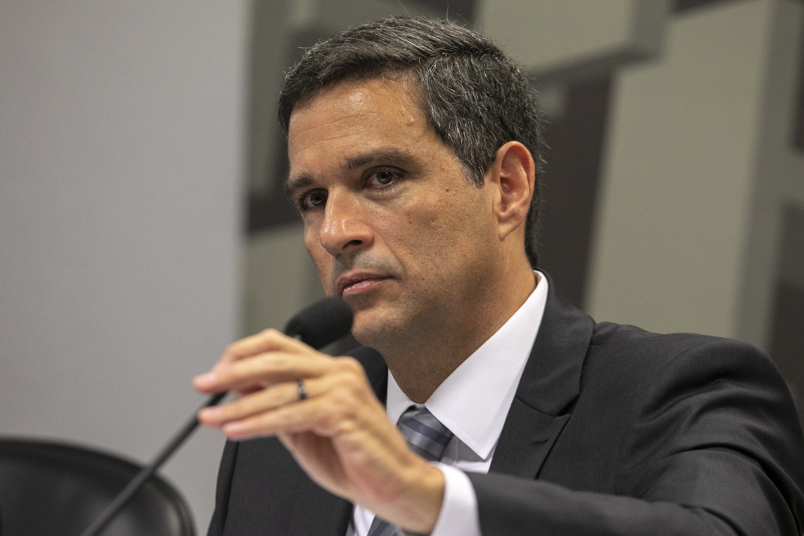 BC culpa crise hídrica e falta de insumos por inflação acima da meta