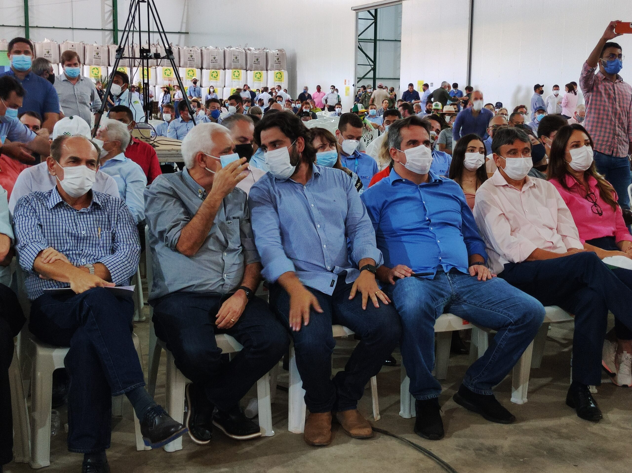 Políticos do governo e da oposição discutiram entraves da produção na abertura da colheita