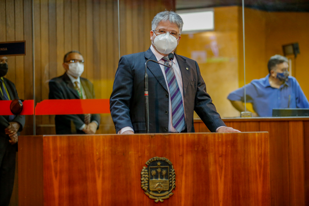 Deputado Gustavo destaca a tentativa do Governo pagar aluguel por imóveis do Estado