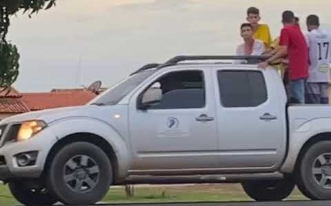  Prefeito de Murici dos Portela usa carro da prefeitura em campanha eleitoral