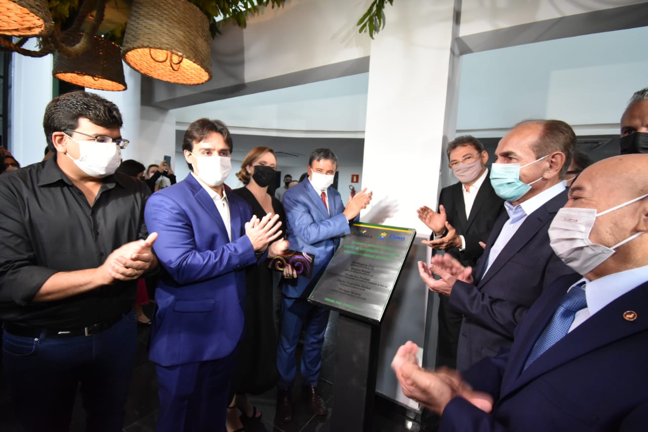 Governador inaugura reforma do Centro de Convenções