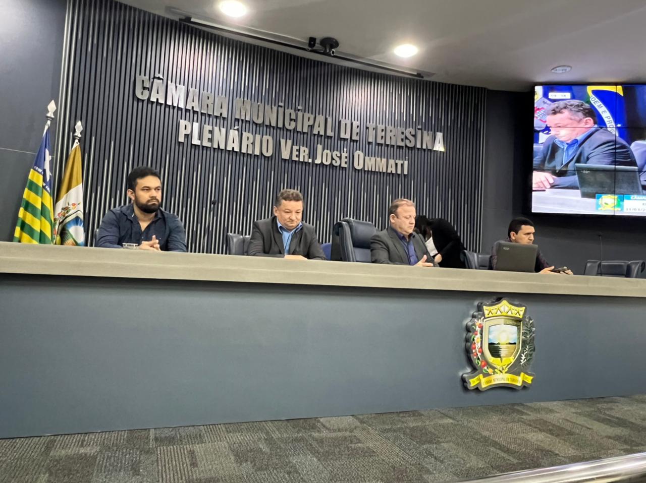 Vereadores discutem com Giberto Albuquerque e técnicos estrutura do Hospital do Dirceu
