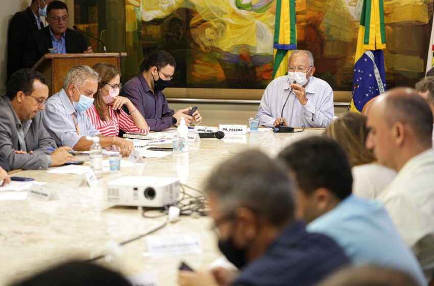  Dr. Pessoa reúne secretariado para ação de combate à Dengue