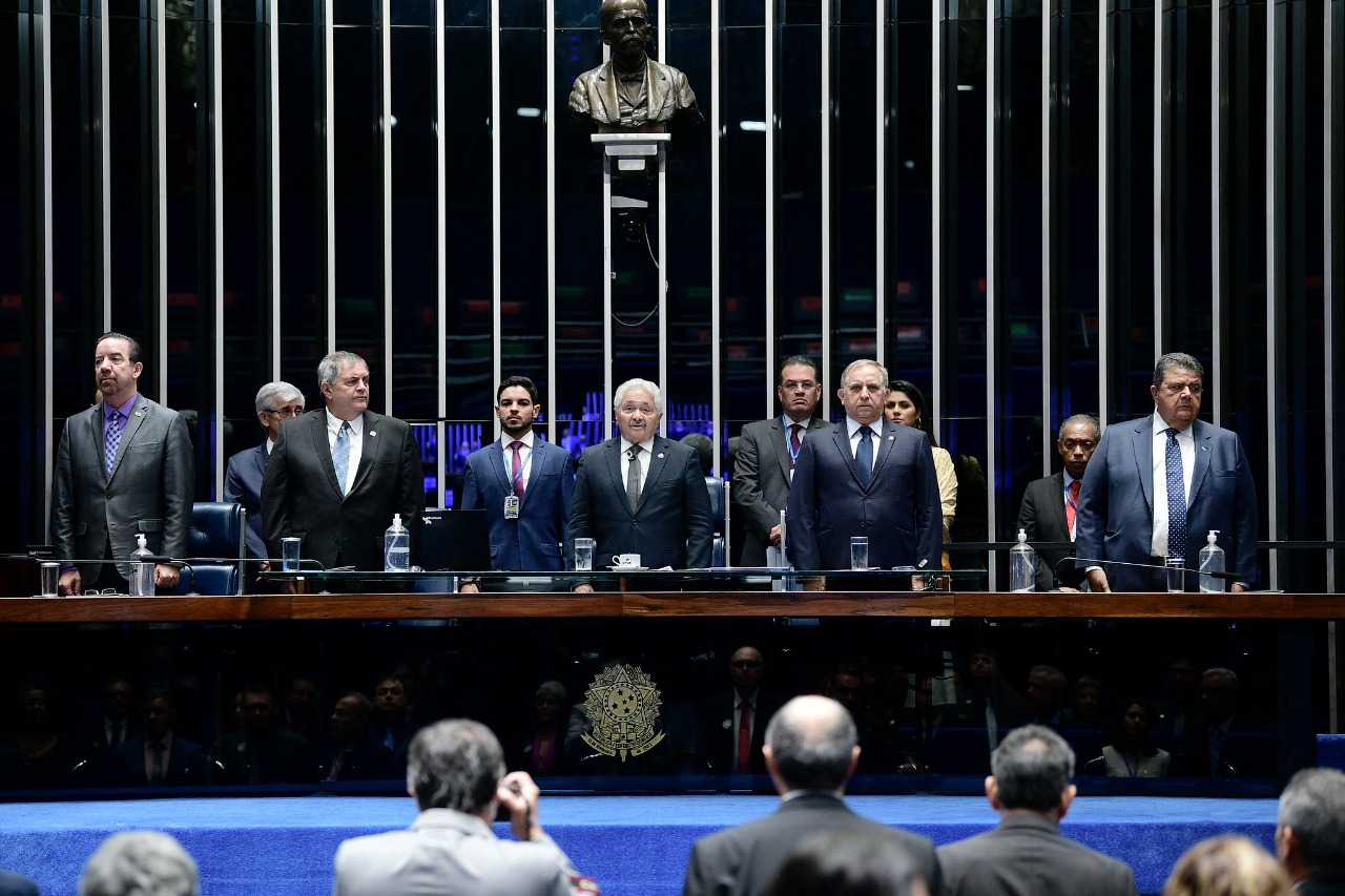 Senador Elmano preside sessão em comemoração aos 49 anos da Embrapa