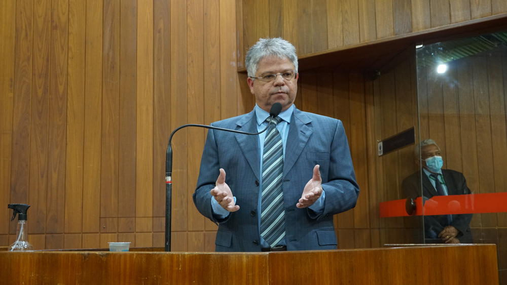 Deputado Gustavo destaca a ação do TCE de suspender licitação ilegal para compra de medicamentos