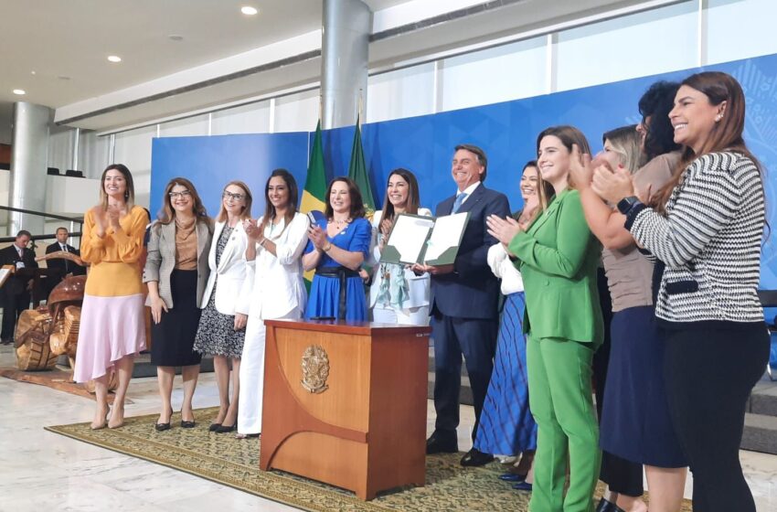  Presidente Bolsonaro sanciona Lei da deputada Margarete sobre segurança das mulheres