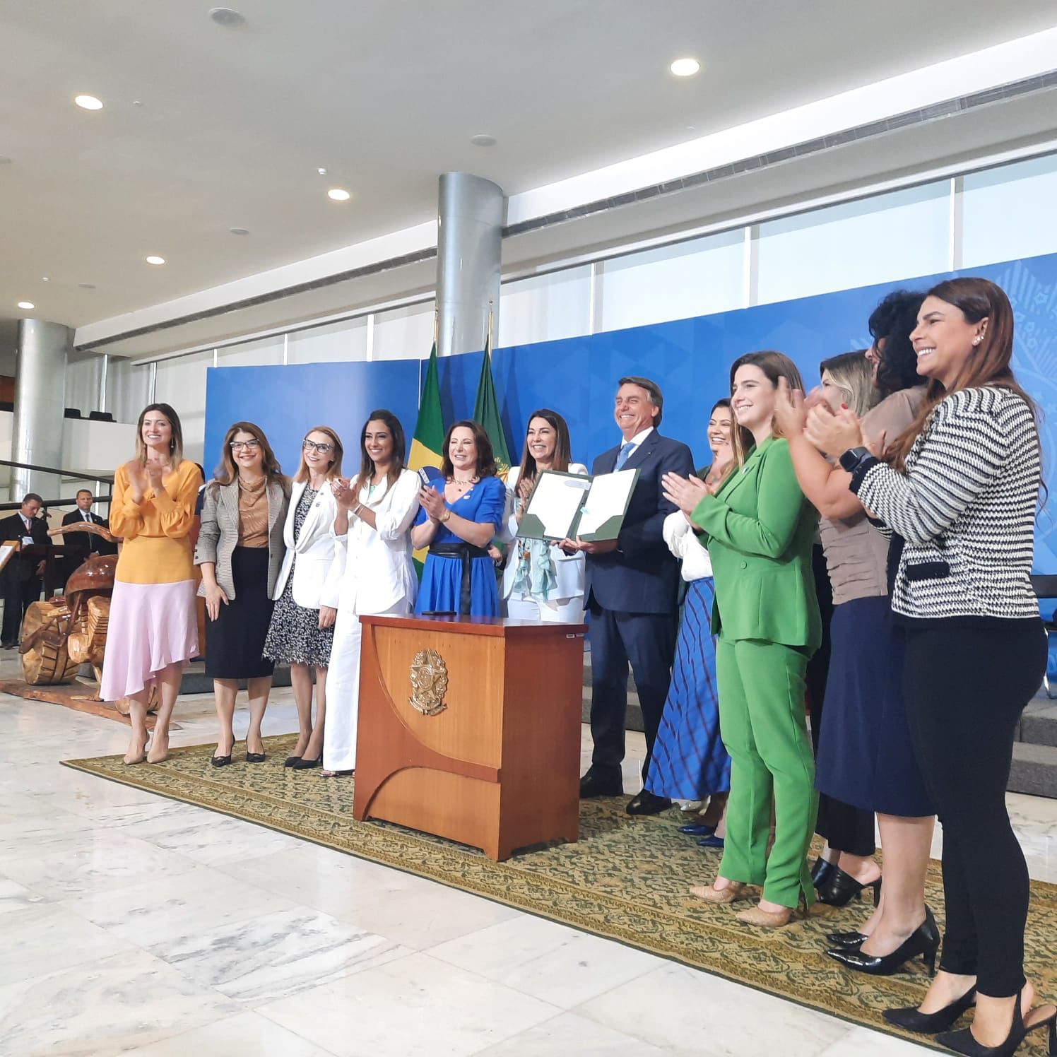 Presidente Bolsonaro sanciona Lei da deputada Margarete sobre segurança das mulheres