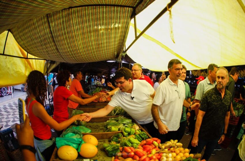  Rafael Fonteles inicia agenda em Picos com visita ao mercado público
