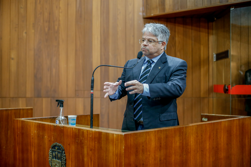 Deputado Gustavo repercute denúncia contra o governo por desvio de recursos