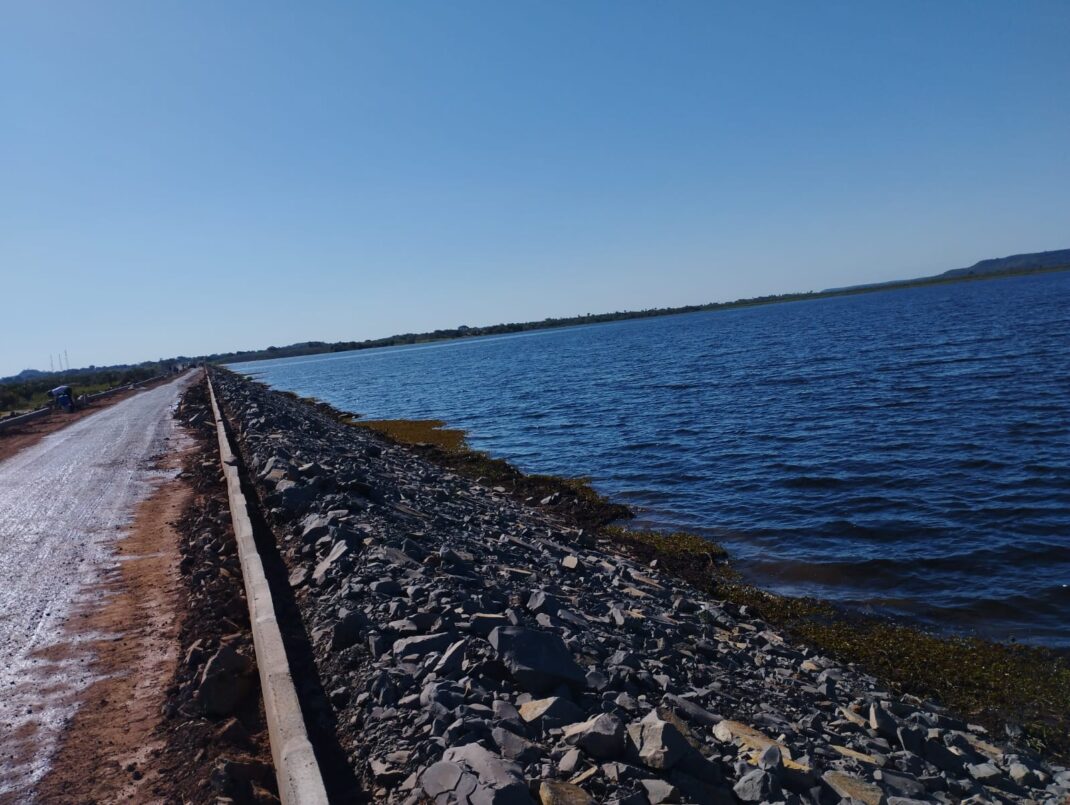 Governo conclui drenagem superficial e meio-fio na Barragem do Bezerro