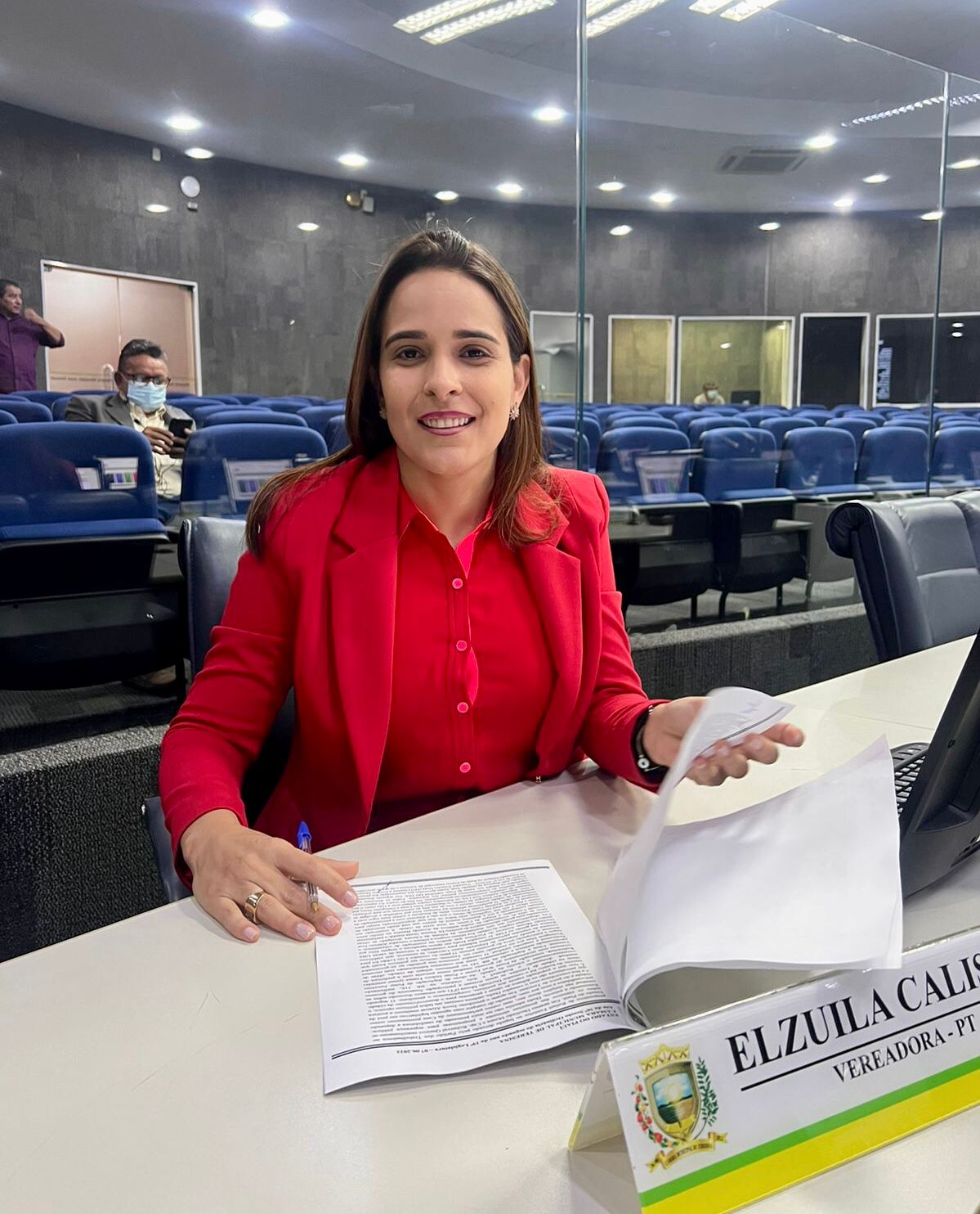 Projeto da Vereadora Elzuila de agendamento de consultas por telefone é aprovado na Câmara