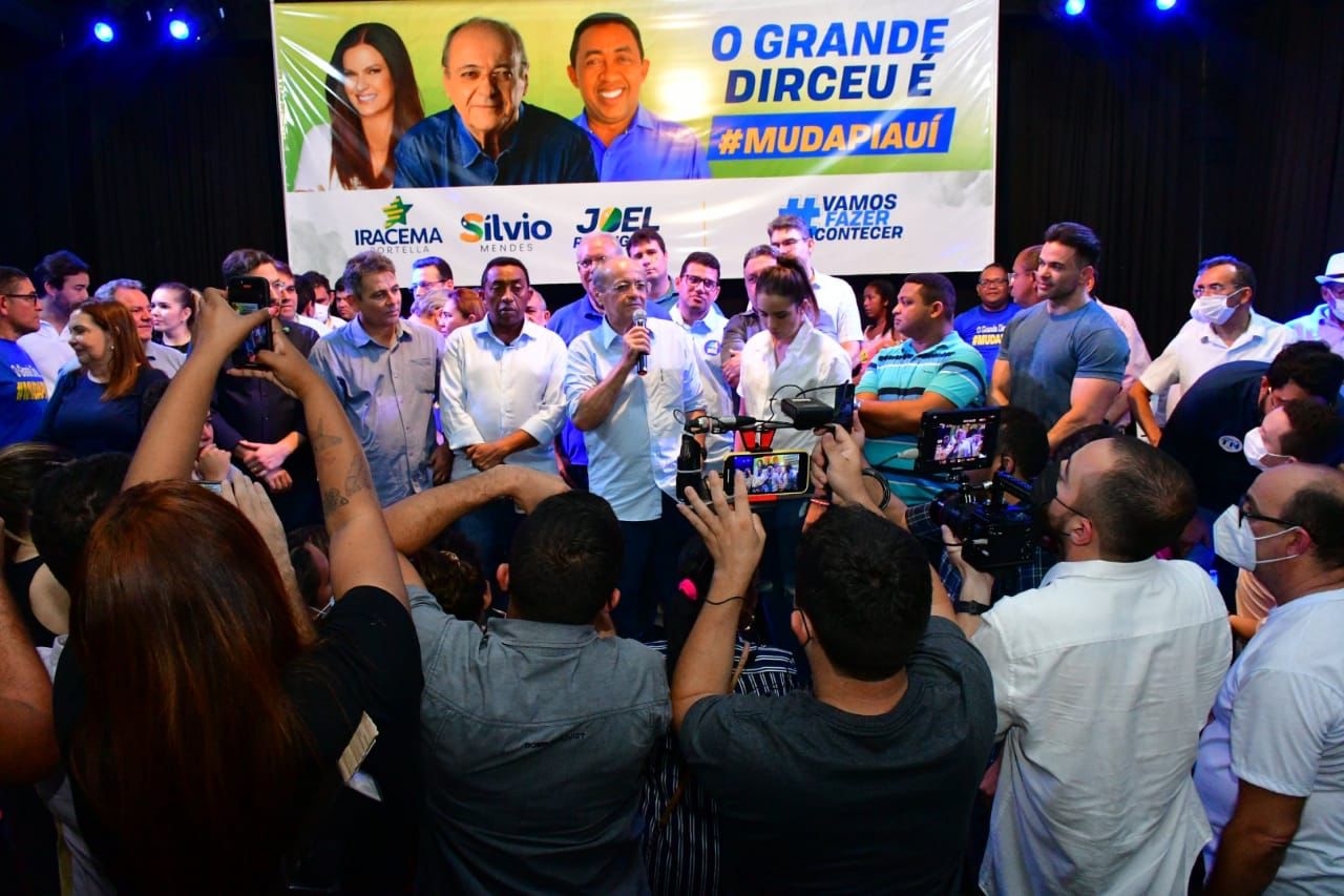 Silvio Mendes homenageia Firmino Filho em reunião na zona sudeste