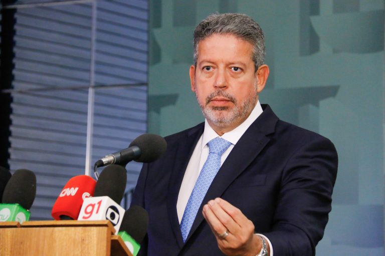  Lira afirma que PEC dos combustíveis não trará confronto com governadores