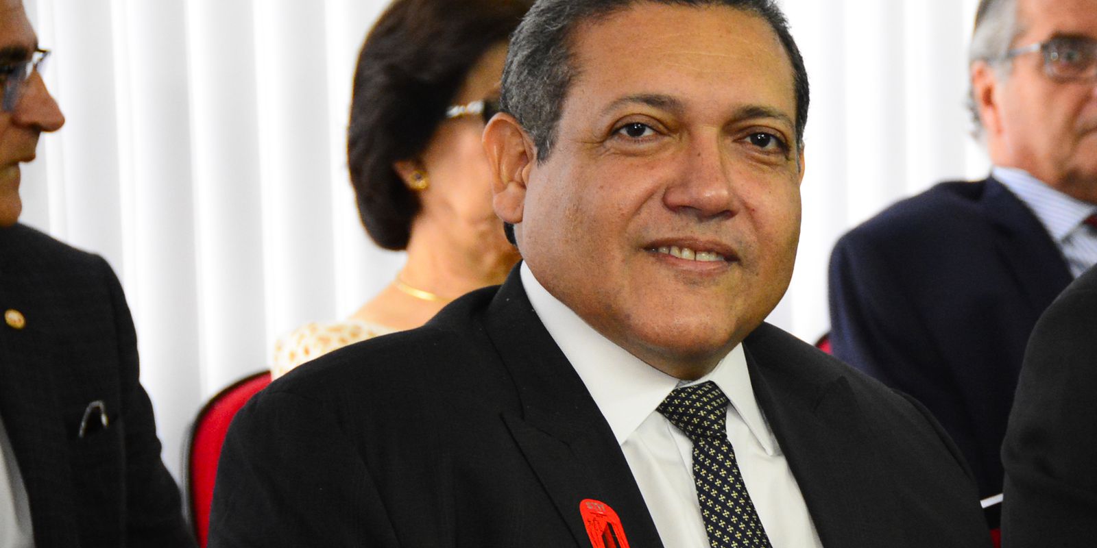 Quanto custa ao país o julgamento suspenso de decretos sobre armas