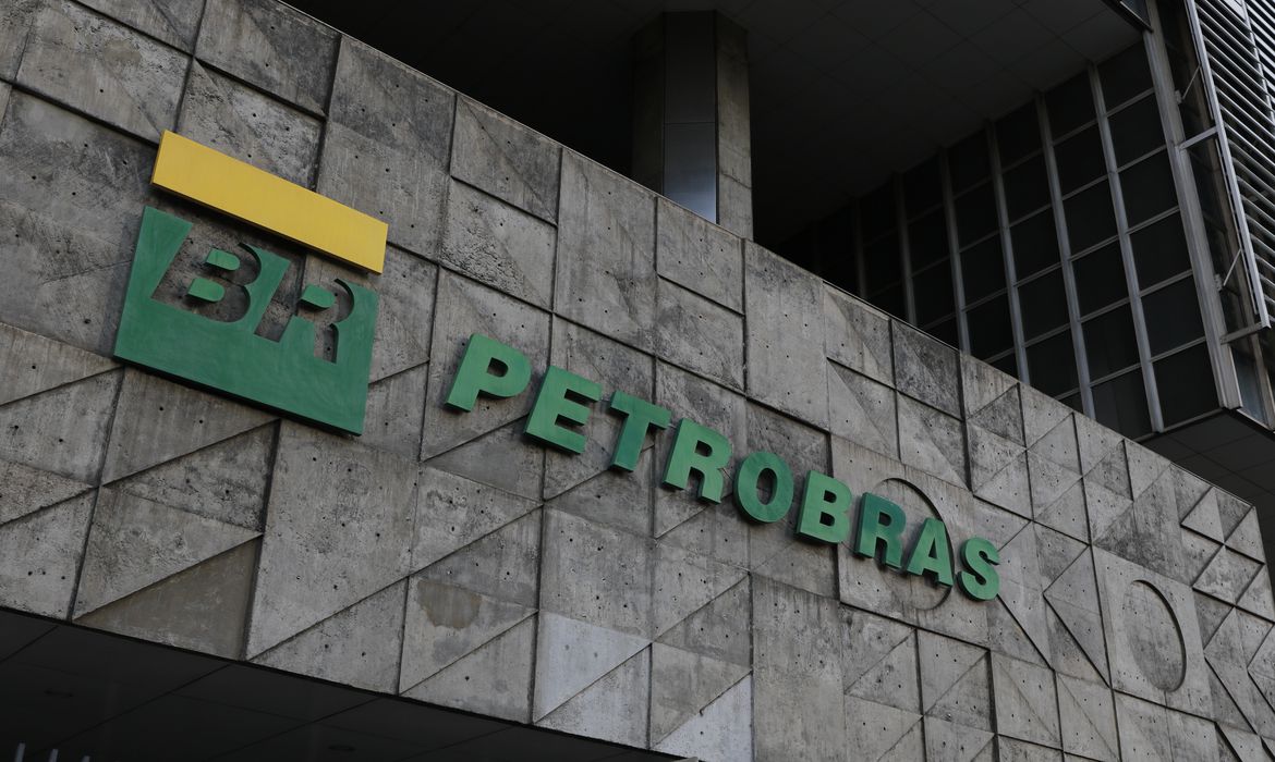 TCU acata solicitação do Senador Ciro para investigar recursos da Petrobrás