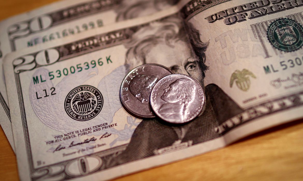 Dólar cai para R$ 5,34 na véspera de decisão sobre juros nos EUA