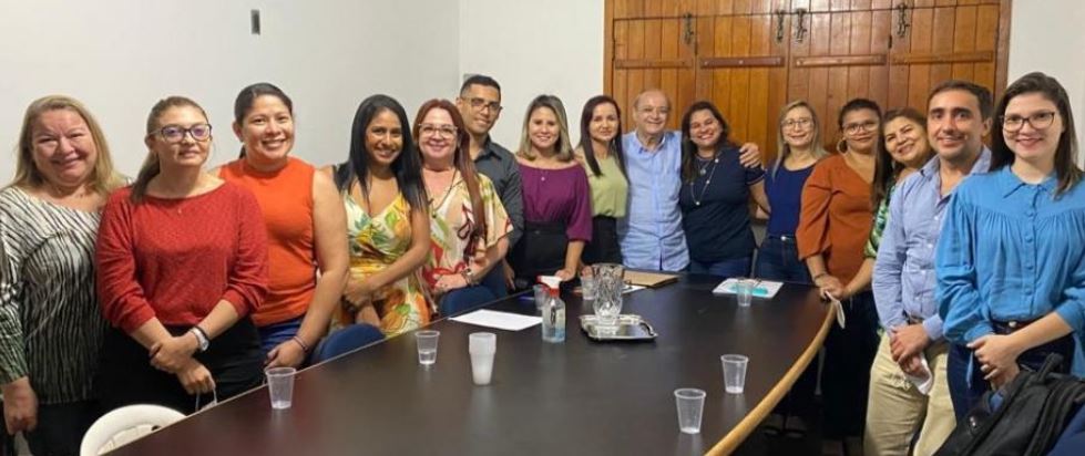 Silvio diz que falar em atraso de salários comprova a falta de competência de Rafael