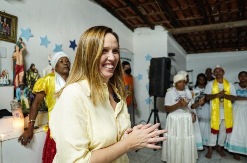  Viviane Moura visita Templo Espírita e defende liberdade religiosa