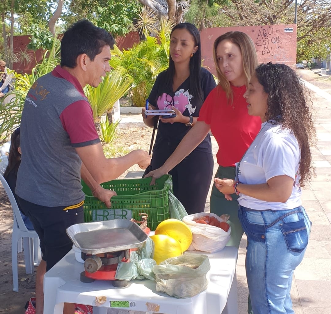 Viviane Moura participa de feira da Agricultura Familiar em Pedro II