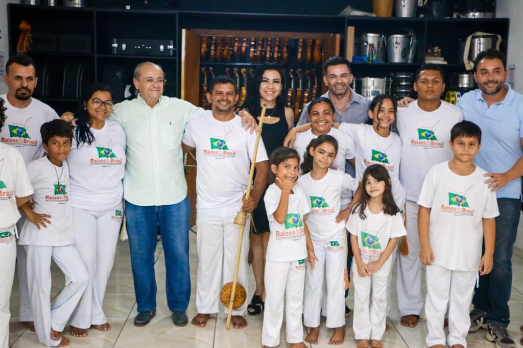 Sílvio Mendes recebe apoio de jovens do Projeto Dona Gal