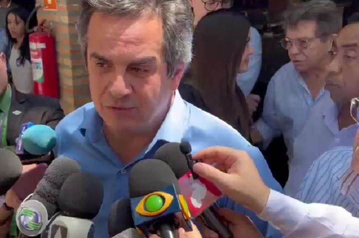  Ministro Ciro reúne, em Teresina, prefeitos que apoiam grupo de oposição