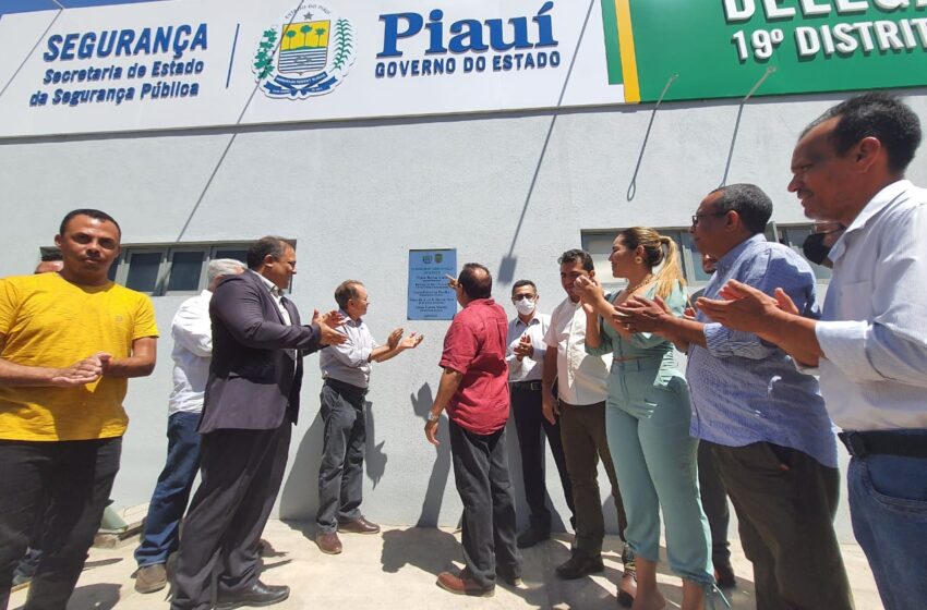  Governo inaugura reforma de delegacia em Palmeirais