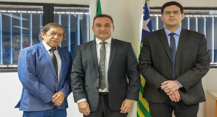  Juiz Sebastião Firmino Lima Filho é empossado no TRE-PI