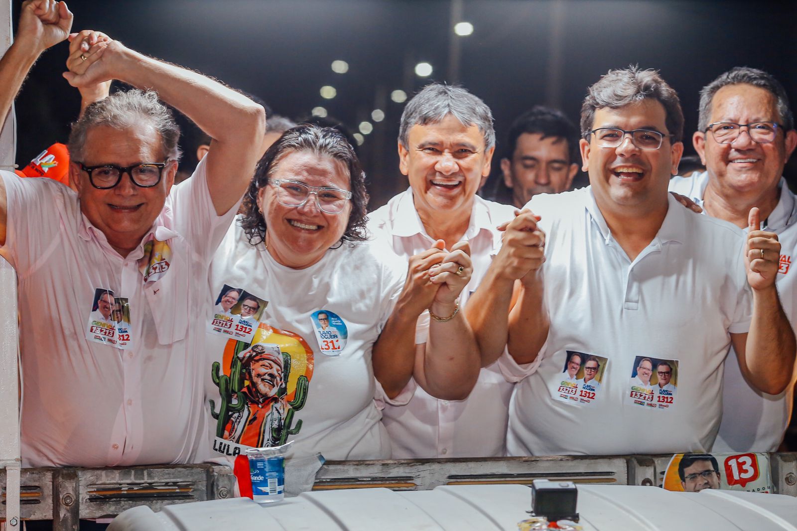 Prefeita de Piripiri reúne populares em carreata de Rafael