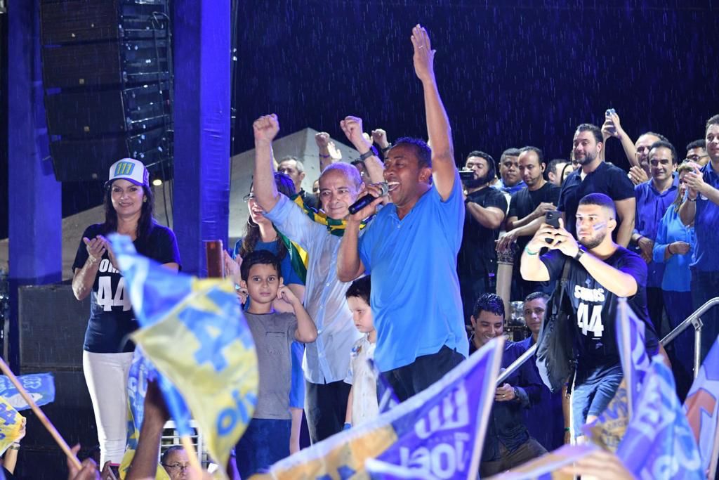 Oposição se empolga com comício em Teresina