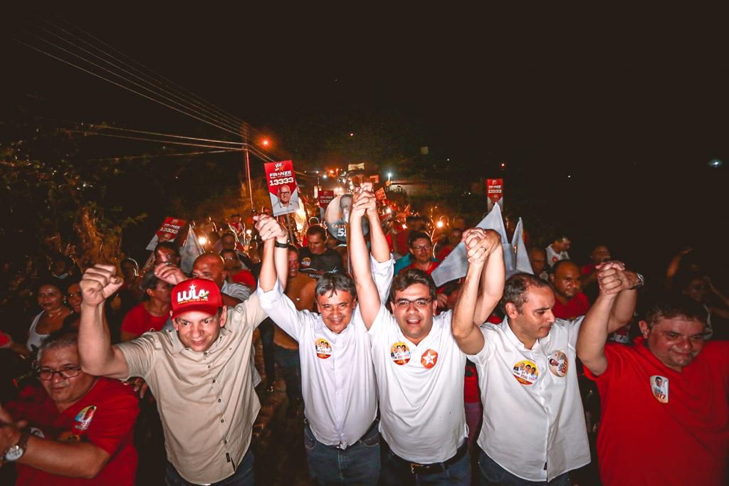 Rafael e Wellington participam de caminhada em Elesbão Veloso