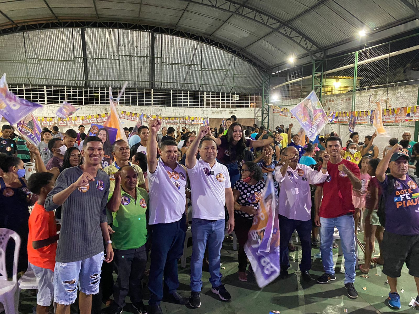 Evaldo e Fernanda Gomes percorrem toda Teresina em contato com a população