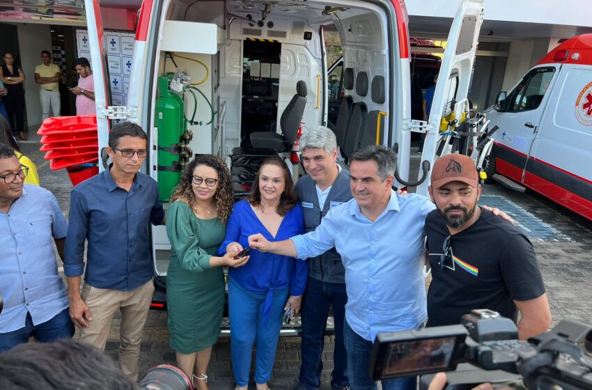  Ministro Ciro entrega novas ambulâncias para municípios piauienses