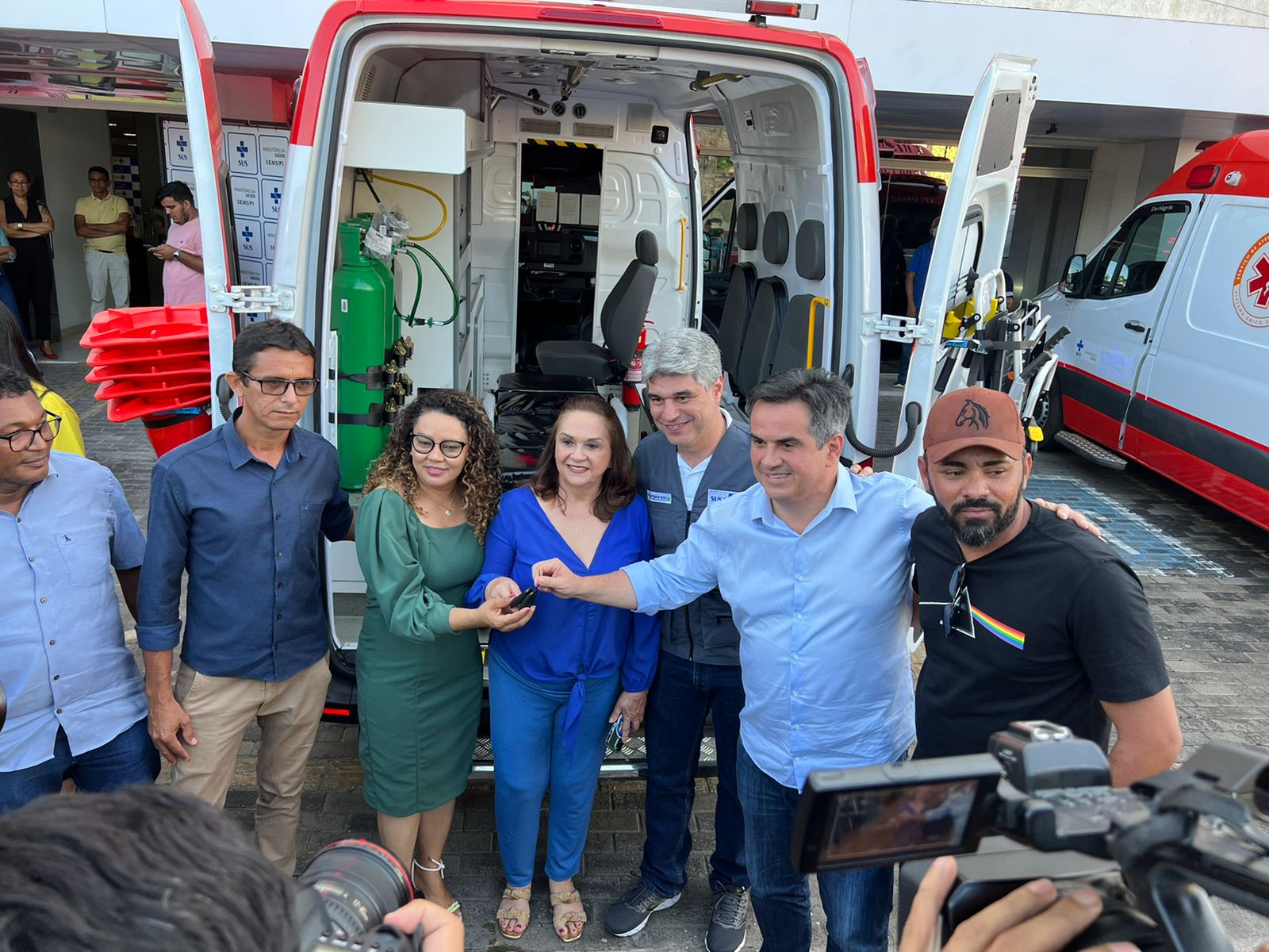 Ministro Ciro entrega novas ambulâncias para municípios piauienses
