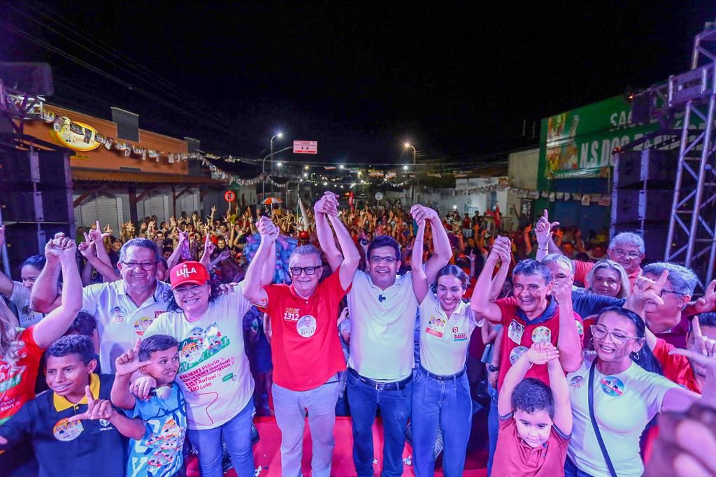 Rafael e Wellington realizam comício de campanha em Piripiri