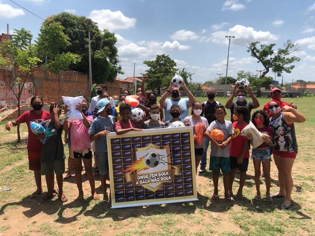 “Uma simples bola pode mudar a vida de uma família”, diz Silas Freire