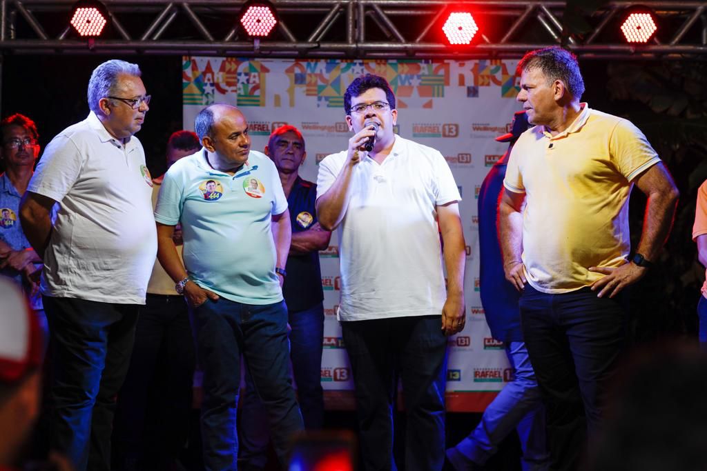 Deputado Carlos Augusto acompanha Rafael em reunião na zona sul